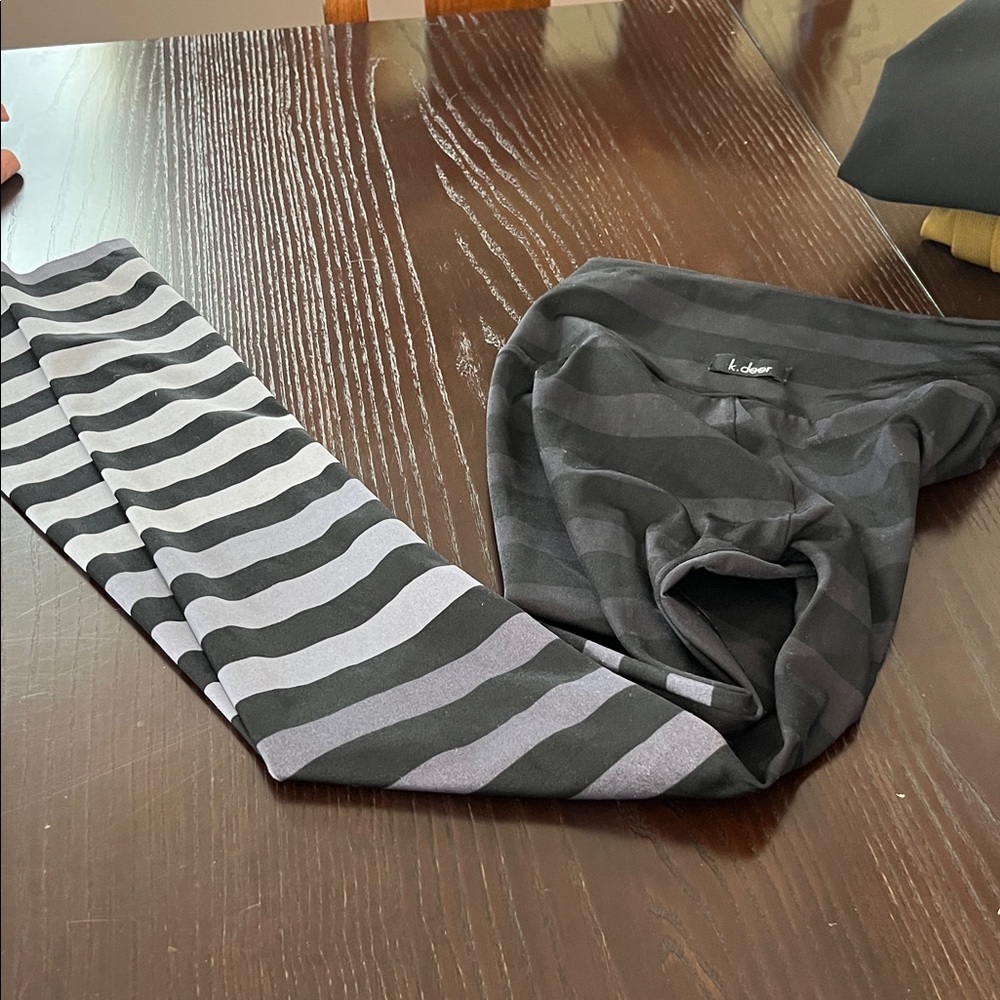 K-DEER Black and Gray Leggings